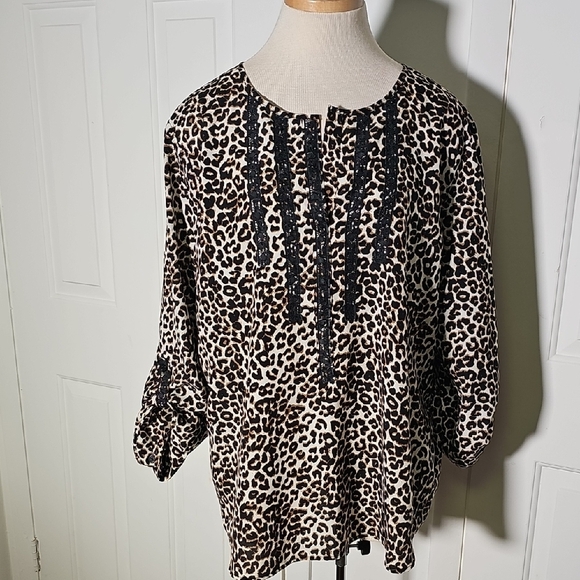 Chico's Leopard‎ Print Women's Top. Size XL CHICO'S 3.  tab Sleeves. Easy Care. - Picture 1 of 9